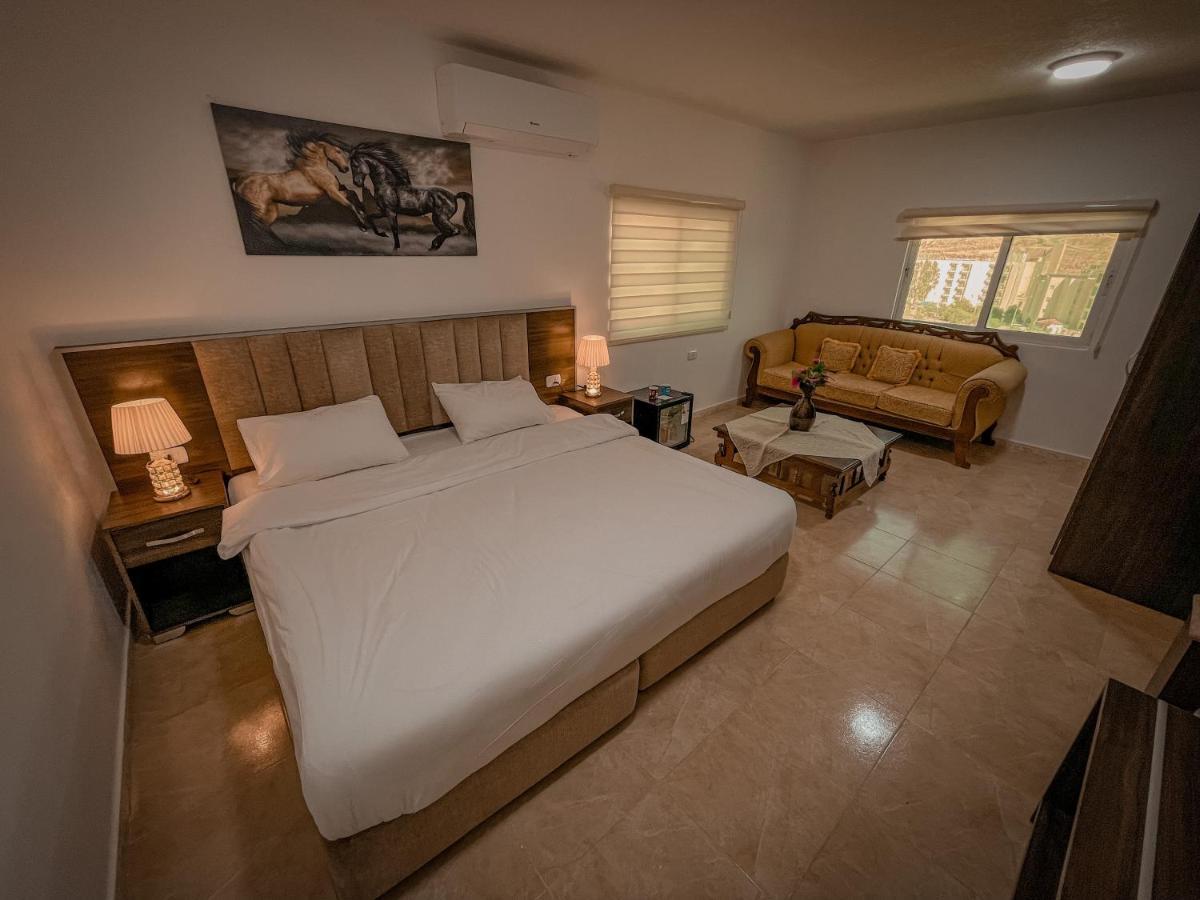 Petra Jewel Luxury Hotel Wadi Musa Exteriör bild